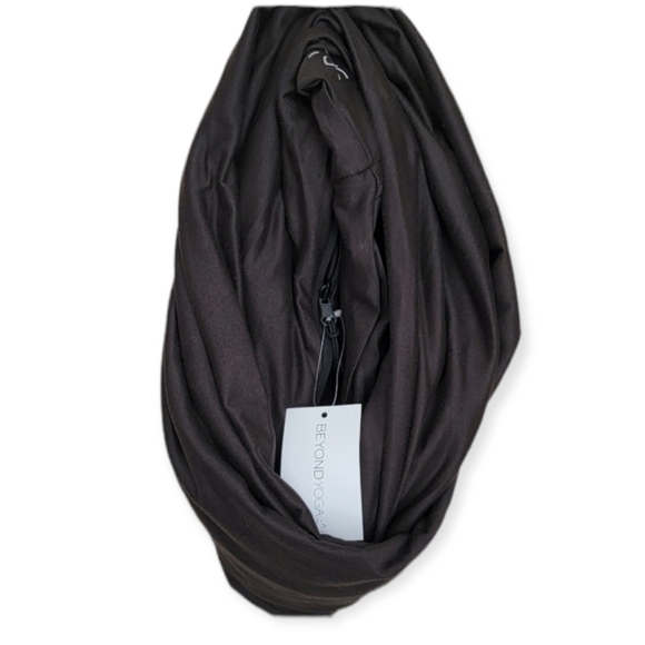 Beyond Yoga Accessories Nwt Beyond Yoga Brown Pocket Infinity Scarf